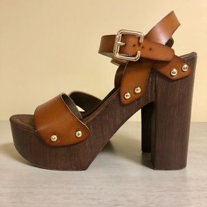 ✨Mossimo Supply Co. Tan Heels✨